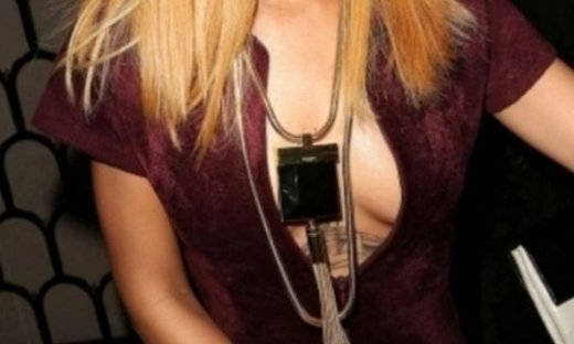 Έβγαλε στη φόρα τα πλούσια προσόντα της