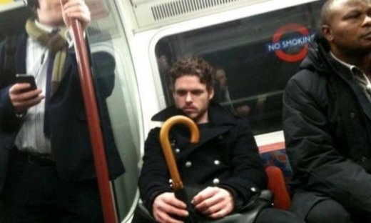Ο «Robb Stark» από τη σειρά Game of Thrones πήρε το μετρό