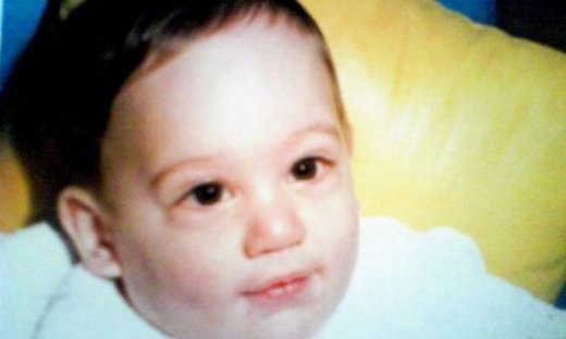 Και όμως αυτό το μωρό όταν μεγάλωσε έκαψε ελληνικές καρδιές