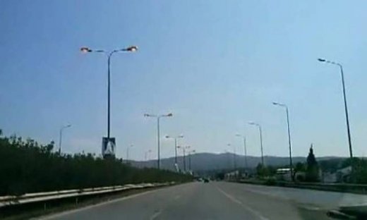 Θεσσαλονίκη: Τζάμπα καίει η λάμπα! (κυριολεκτικά)