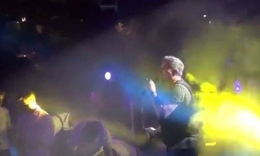 Τα έσπασαν οι celebrities στη συναυλία του Ρέμου στη Μύκονο με σαμπάνιες και μενού των 180 Ευρώ!