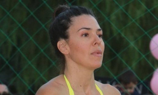 Η Δραγούμη έκανε εμφάνιση με μαγιό και έκλεισε στόματα