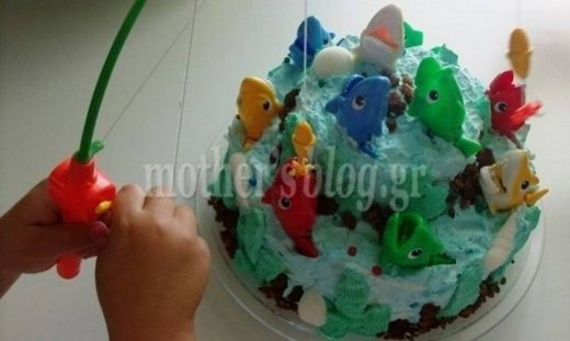 Δείτε βήμα - βήμα: Εύκολη παρασκευή απίθανης τούρτας γενεθλίων με θέμα τη θάλασσα! (φωτογραφίες)