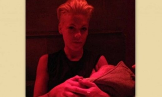 Η Πινκ και οι 21 διάσημες μαμάδες που θήλασαν δημόσια (εικόνες)