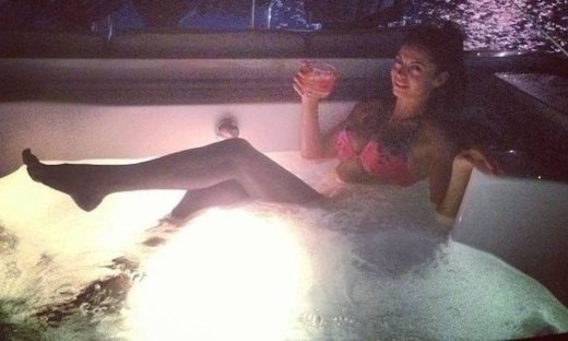 Δήμητρα Αλεξανδράκη: Μετά τα μπουνίδια στην Πάρο… ο χωρισμός στη Μύκονο. «Χωρίσαμε αλλά…» (Nassos blog)