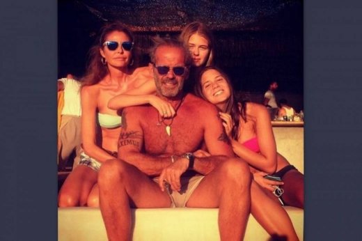 Ο Πέτρος και τα κορίτσια του!