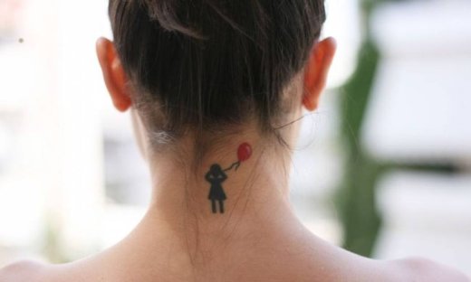 Μαίρη Συνατσάκη: Τα συμβολικά τατουάζ της