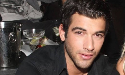 Μάνος Ιωάννου: «Όταν ανακοίνωσα στη μητέρα μου ότι θα πήγαινα στη δραματική σχολή, έκανε τα αδύνατα δυνατά για να μην πάω»