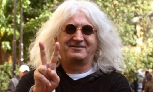 Δείτε την φωτογραφία που ανέβασε ο Καρβέλας στο facebook