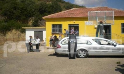 Απίστευτο: Έκαναν κηδεία μέσα σε δημοτικό σχολείο της Ηλείας