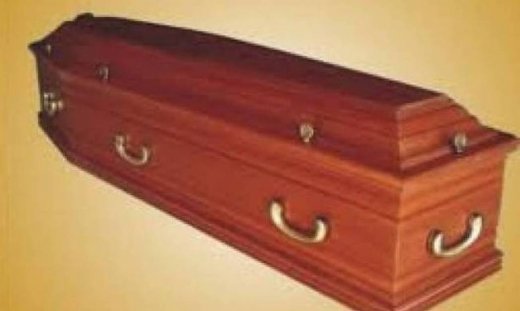 «Πάγωσαν» όταν άνοιξαν το φέρετρο και είδαν μέσα...