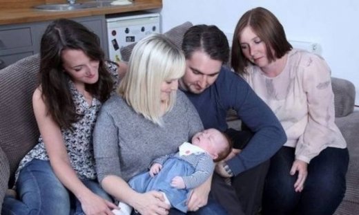 Ένα μωρό με τρεις μαμάδες!