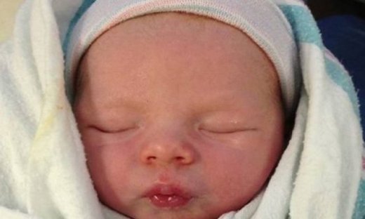 Δείτε το πανέμορφο μωρό της Fergie να μας κοιτά! (νέα φωτό)