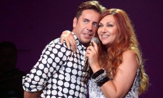 Γαρμπή-Μαζωνάκης: Μαζί στην σκηνή ανακοίνωσαν την συνεργασία τους