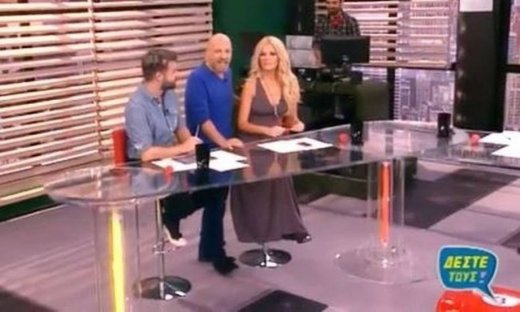 Ο Νίκος Μουτσινάς έδωσε στην Καινούργιου βραβείο…