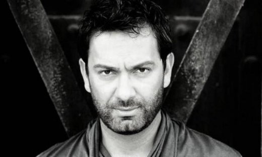 Μιχάλης Μαρίνος: «Το “Παραπέντε” το σκέφτομαι με πολύ αγάπη. Ήταν η στιγμή που στράφηκε η προσοχή σε μένα»