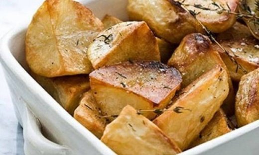 Οι πιο λαχταριστές πατάτες φούρνου με μοσχομυριστό θυμάρι