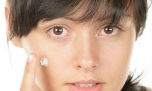 Οι γυναίκες που μικροδείχνουν ζουν περισσότερο