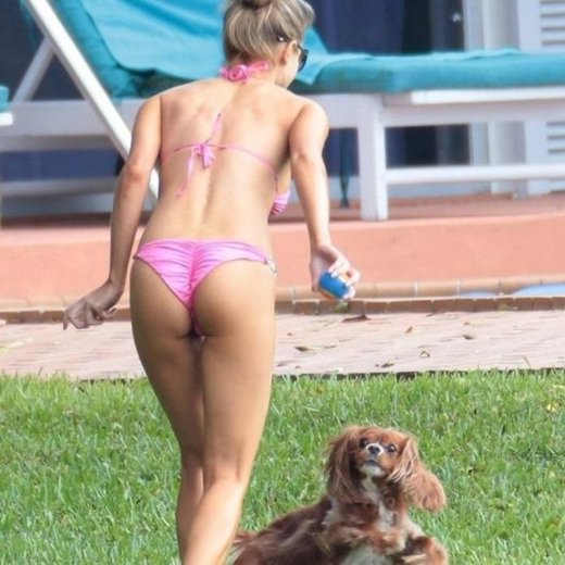 Παιχνίδια με τον σκύλο της κάνει η Joanna Krupa!