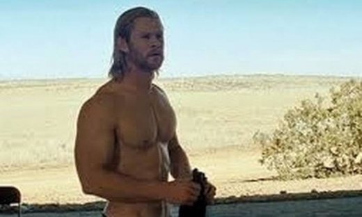 Chris Hemsworth: Οι… ενστάσεις του για την επίδειξη των κοιλιακών του