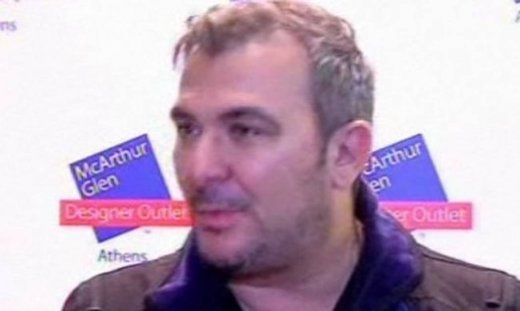 Αντώνης Ρέμος: «Μου λείπει η σπιτική θαλπωρή και η ζεστασιά των Χριστουγέννων»