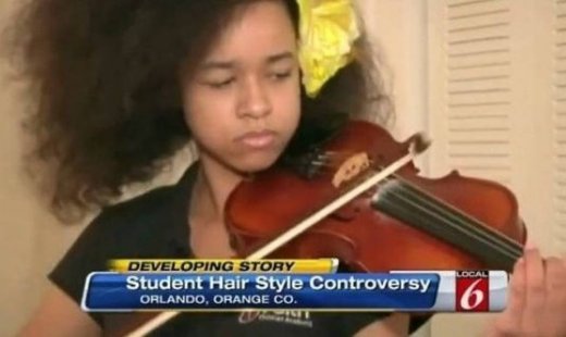 Ζήτησαν από μαθήτρια να αλλάξει τα μαλλιά της, αλλιώς θα την απέβαλαν από το σχολείο