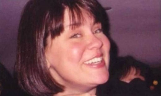 Στέλνει τις ευχές της δύο χρόνια μετά το θάνατό της! (vid)