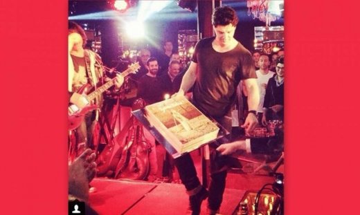 Ο Σάκης έγινε 42 και το έκαψε!