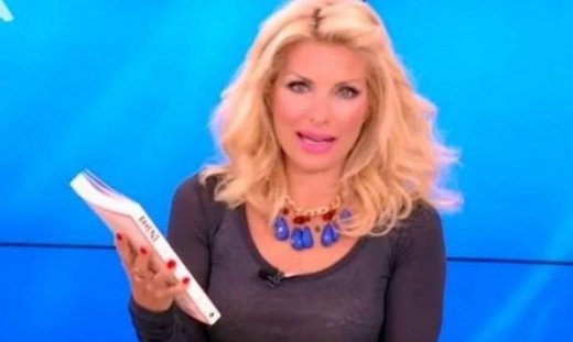 Ποιος είπε στην Μενεγάκη: «Όποτε μιλάμε είσαι μεταξύ μπούκλας και...»