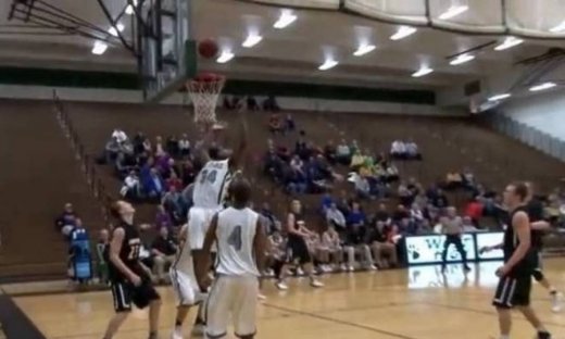 Αυτό είναι το πιο... κουφό καλάθι της χρονιάς (Video)