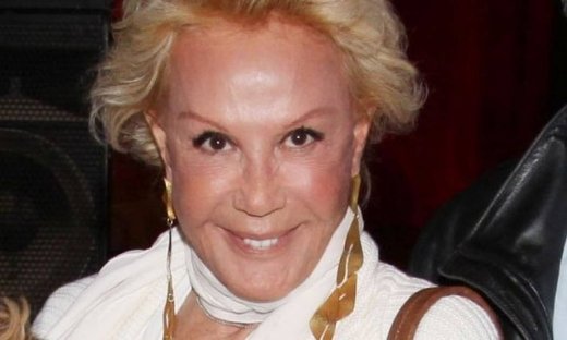 Ζωή Λάσκαρη: «Ξέρω και διαβάζω πια πίσω από όσα λέγονται»