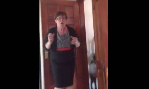 Η απίστευτη αντίδραση μιας μητέρας που είδε μετά από δυο χρόνια το παιδί της (βίντεο)