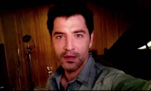 Ο Σάκης, το selfie και το νέο του τραγούδι