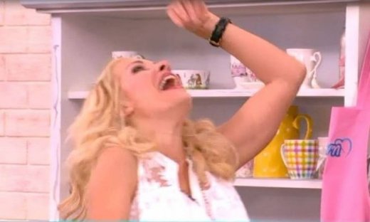 Η Μενεγάκη ίδρωσε και άρχισε να φωνάζει βοήθεια on air!