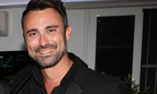 Γιώργος Καπουτζίδης: «Κόπηκαν τα πόδια μου, έτρεμαν σ’ όλη την παράσταση...»