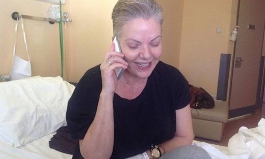 Νανά Παλαιτσάκη: H εικόνα στο νοσοκομείο και η ατάκα: «Φοβάμαι τους βλάκες όχι τον θάνατο» (Nassos blog)