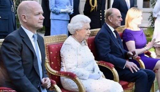 Φωτογραφίες από την επίσκεψη της Βασίλισσας Ελισάβετ στο Παρίσι