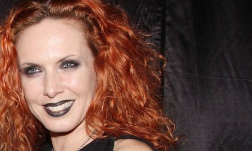 Εβελίνα Παπούλια: «Γοητεύομαι από τους ρόλους κυρίως»