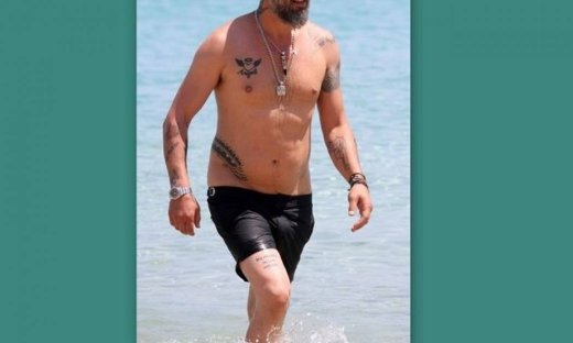 Εμφανίστηκε στην Ψαρού και δεν προλαβαίναμε να μετρήσουμε tattoo