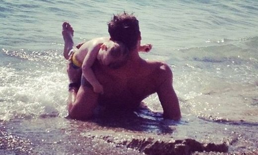 Στην παραλία με τον γιο του ο… (φωτό)