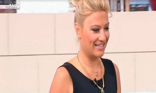 Η Φαίη Σκορδά πιο fit από ποτέ! Φορά θεόστενο μίνι φόρεμα!