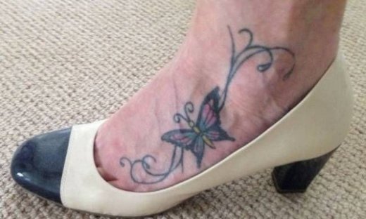 Απέλυσαν υπάλληλο γιατί είχε ένα... τατουάζ! (pics)