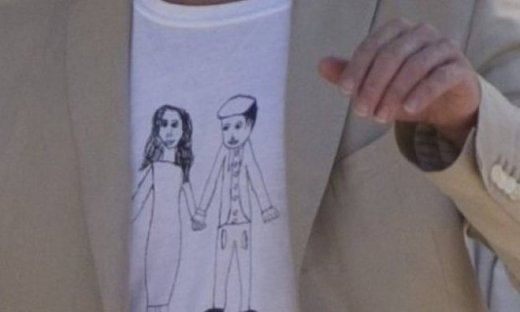 O μπαμπάς & η μαμά! Ποιος διάσημος ηθοποιός τύπωσε σε T-shirt τη ζωγραφιά της κόρης του;