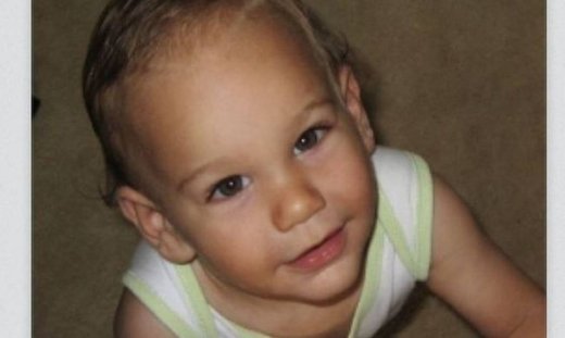 Βομβαρδίζει το Instagram με φωτογραφίες του γιου της