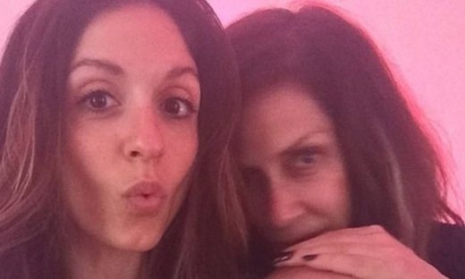 H Σοφία Καρβέλα φωτογραφίζει τη μαμά της, Άννα Βίσση