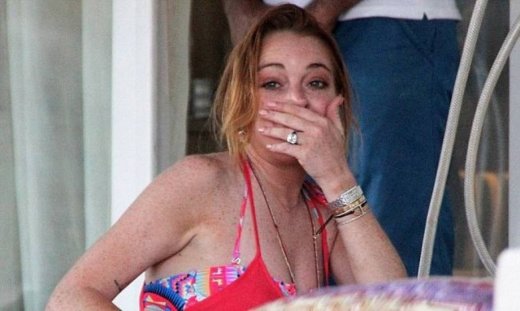 Το δαχτυλίδι στο χέρι πρόδωσε το μυστικό της – Αρραβωνιάστηκε στην Μύκονο!