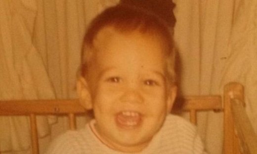 Τον αναγνωρίσατε; Είναι διάσημος ηθοποιός και ευτυχισμένος οικογενειάρχης με τρία παιδιά!