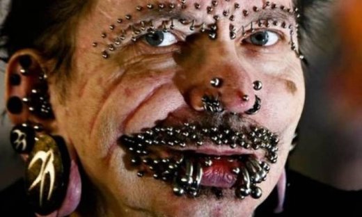 Του απαγόρευσαν την είσοδο λόγω εμφάνισης - Δείτε πώς είναι! (pics)