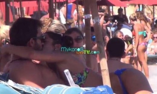 Δεν... κρατιόταν η Δήμητρα Αλεξανδράκη στην Μύκονο