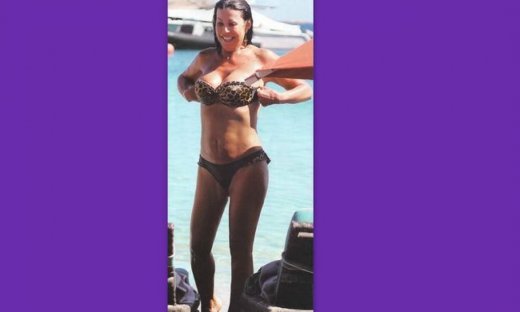 Έτσι είναι η Άντζελα Δημητρίου με μαγιό  (φωτό)